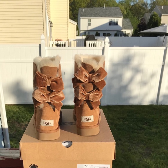 UGG Bailey Bow II Velvet Ribbon - Picture 4 of 8